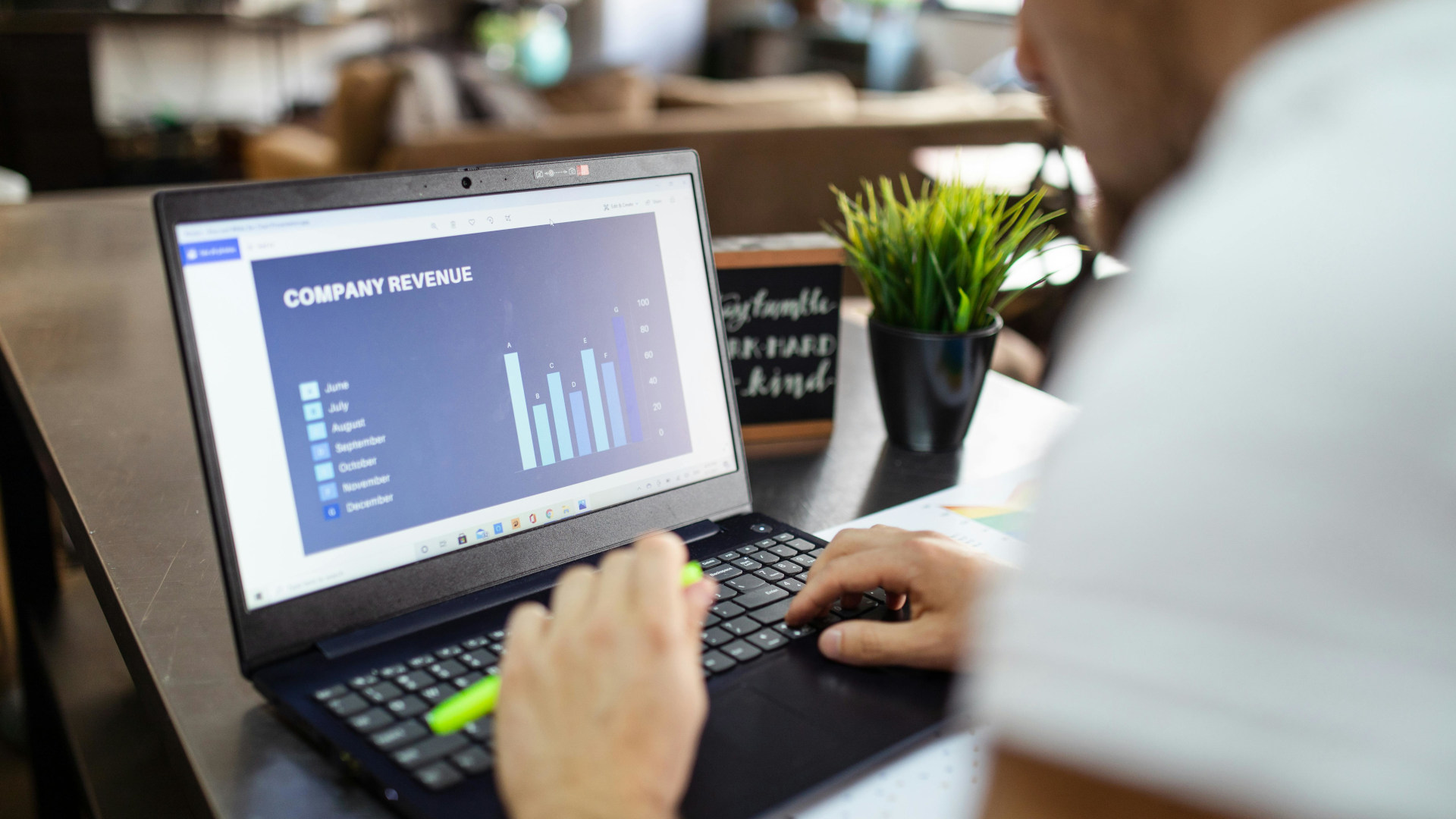 Representante de un gimnasio asociado a WellNets accediendo al panel de control privado